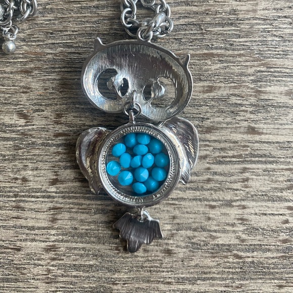 Articulated silver tone owl pendant and chain - Picture 4 of 4